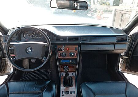 Mercedes-Benz 300 300D 4 Matic
