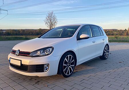 VW Golf Volkswagen 2.0 TSI DSG GTI adidas GTI