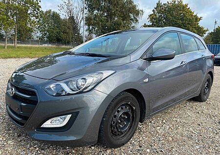 Hyundai i30 1.6 GDI FIFA World Cup EDITION Gold