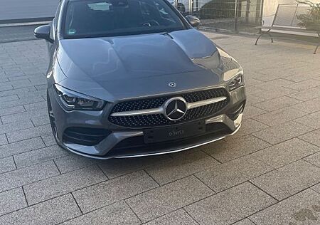 Mercedes-Benz CLA 180 Shooting Brake - AMG Line