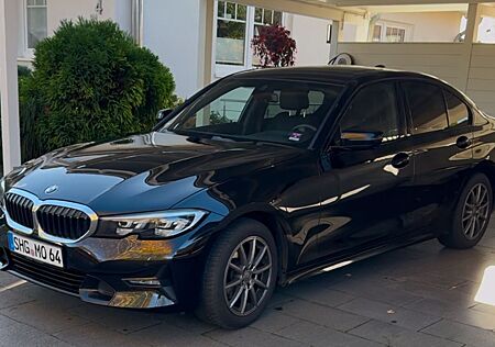 BMW 320i Sport Shadow Line /AHK sehr gute Ausststat.