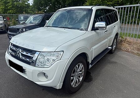 Mitsubishi Pajero 3.2 DI-D Edition 30*Auto*Xenon*SD*7 Sitze
