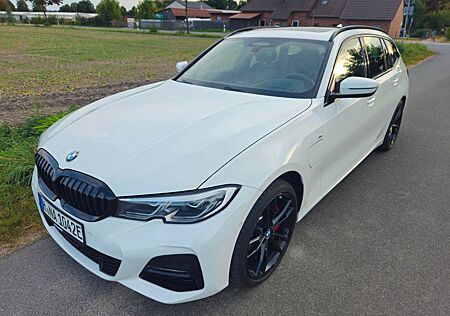 BMW 330e xDrive Touring Sport Line Automatic Spo...