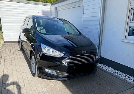 Ford Grand C-Max 2,0TDCi 110kW PowerShift Titaniu...