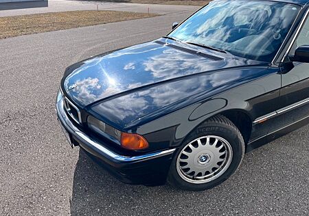 BMW 728i A - top gepflegt