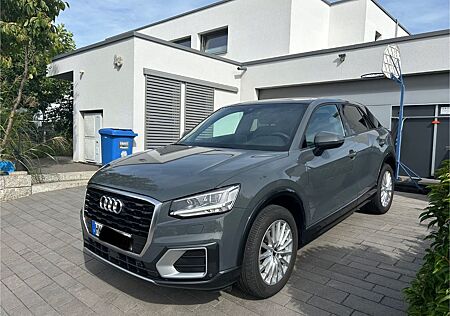 Audi Q2 30 TFSI S tronic design/Navi+Pano+LED+Klima