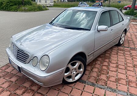 Mercedes-Benz E 320 AVANTGARDE Navi Leder Xenon Tüv