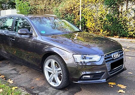 Audi A4 2.0 TDI 110kW Avant Navi Bi-Xenon 19-Zoll