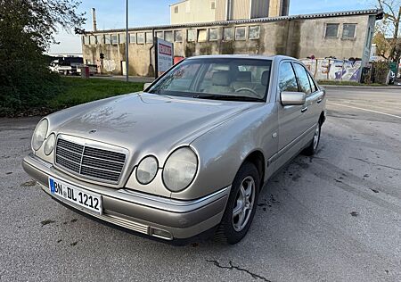 Mercedes-Benz E 200 ELEGANCE