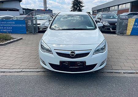Opel Astra J Lim. 5-trg. Selection