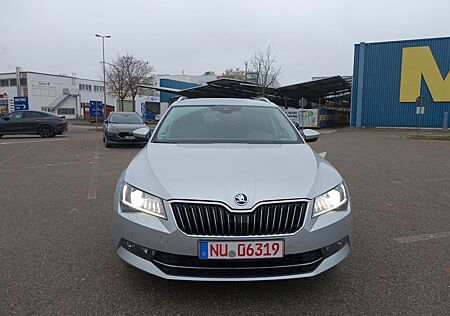 Skoda Superb Combi L&K 4x4 2,0TDI DSG Navi AHK