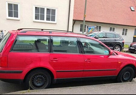 VW Passat Variant Volkswagen 1.6 Basis