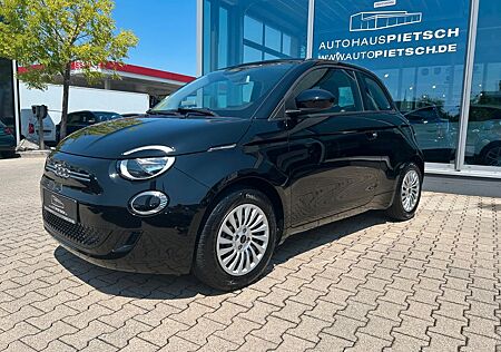 Fiat 500E Action