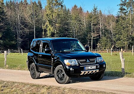 Mitsubishi Pajero 3,2 DI-D Dakar