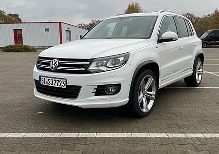 VW Tiguan Volkswagen 2.0 TSI DSG 4MOTION CUP Pano*AHK*Navi*