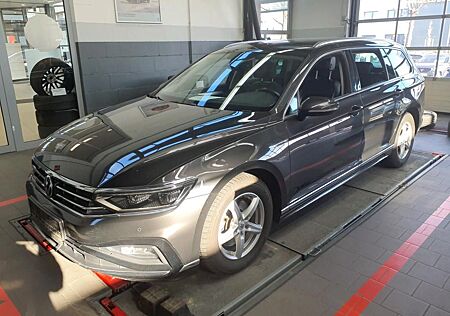 VW Passat Variant Volkswagen R LINE 2.0 TDI /TRAVEL/AHK/CAM/