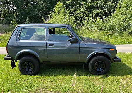 Lada Niva Urban 4x4, Mike Sanders Versiegelung