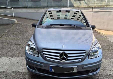 Mercedes-Benz B 200 -
