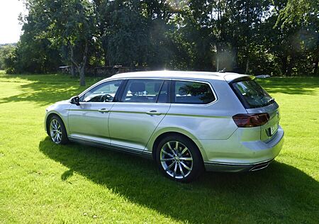 VW Passat Variant Volkswagen 2.0 TDI 140kW DSG Elegance AK Mat