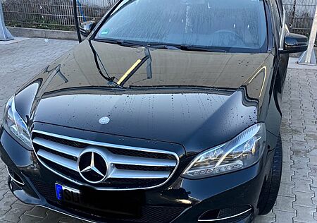Mercedes-Benz E 220 BlueTEC BE T Edition AVANTG. Auto. Edi...