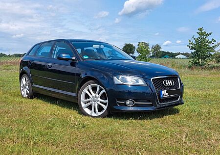 Audi A3 Sportback Ambition 8-Fach ALU, AHK, Klima