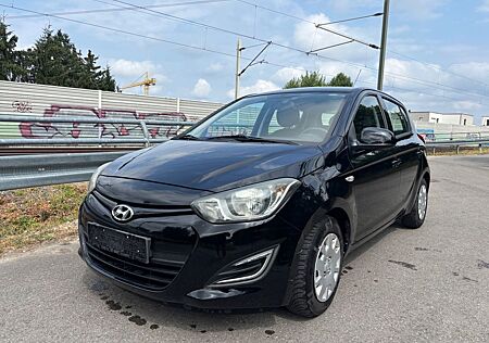 Hyundai i20 1.2 / 1. Hand / TÜV / Scheckheft