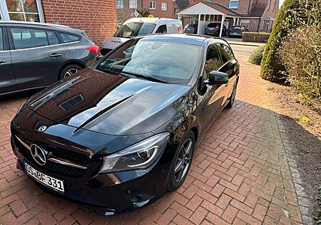 Mercedes-Benz CLA 200 Shooting Brake CLA 200 AMG Line Shoo...