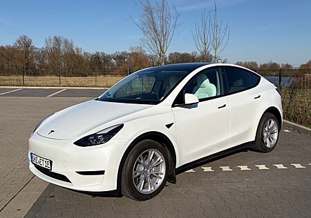 Tesla Model Y SR RWD, AHK abnehmb. , innen Weiß