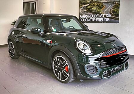 Mini John Cooper Works Coupé Rebel Green