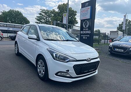 Hyundai i20 Automatik/Euro6b/Klima/Cruise/Navi/Cam/Pdc/