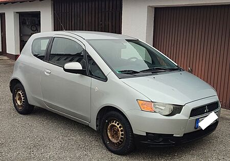 Mitsubishi Colt Winterauto. Neue Winterreifen