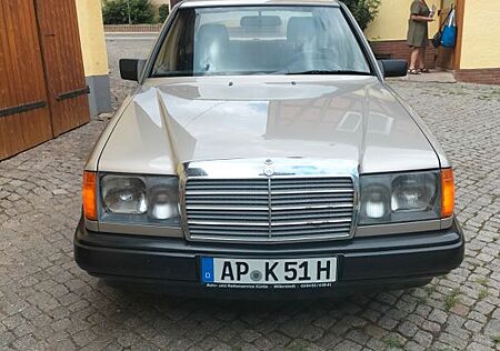 Mercedes-Benz E 230 Oldtimer (H-Kennzeichen)