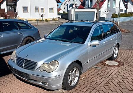 Mercedes-Benz 220 C T / Vollrestaurierter Joungtimer