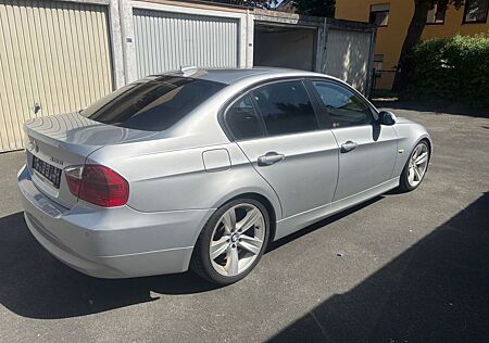 BMW 320 Xenon . Leder .Navi