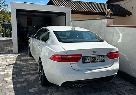 Jaguar XE 20d 180PS AWD Portfolio Automatik Portfolio