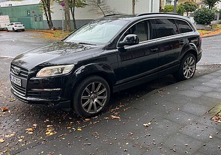 Audi Q7 4.2 FSI quattro tiptronic -