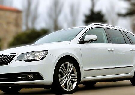 Skoda Superb Combi Exclusive Navi PDC Bi-Xenon DSG