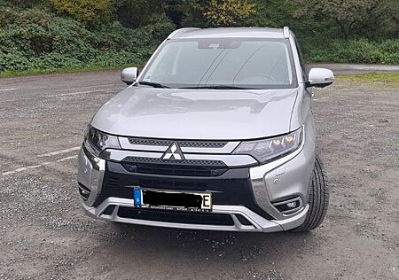 Mitsubishi Outlander 2.4 MIVEC PLUG-IN HYBRID 4WD Plus Plus