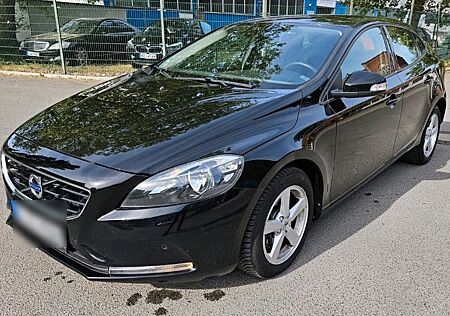 Volvo V40 D2 Geartronic Kinetic vieles Neu