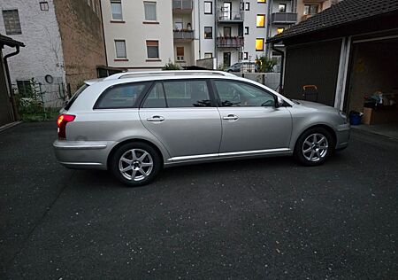 Toyota Avensis Combi Sol 2.0-l-D-4D Sol