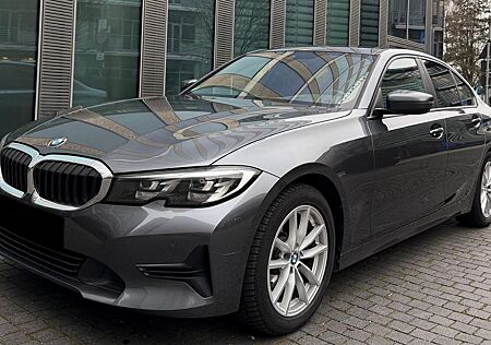 BMW 318d Luxury Line Limousine*Leder*LED*Spurhalte*