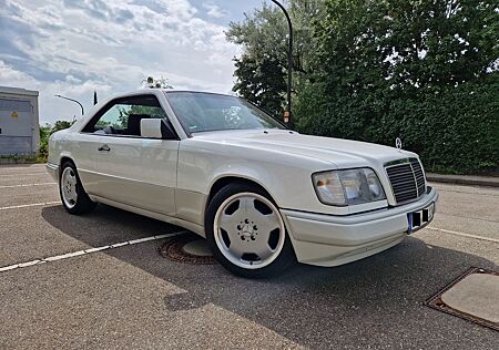 Mercedes-Benz E 220 Coupé