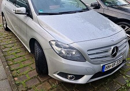 Mercedes-Benz B 200 -