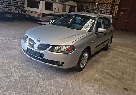 Nissan Almera Visia Checkheft-gepflegt