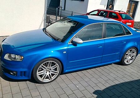 Audi RS4 4.2 quattro -