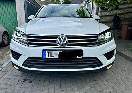 VW Touareg Volkswagen 3.0 V6 TDI 262PS AHK 3,5 Tonnen TOP!