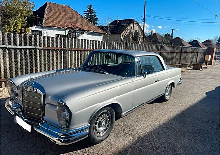 Mercedes-Benz 250 SE W111 coupe