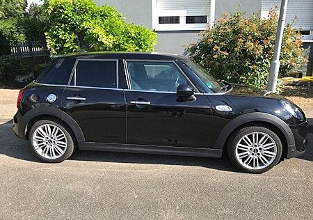 Mini Cooper S , 5-Türer, schwarz