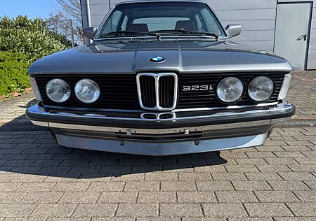 BMW 323
