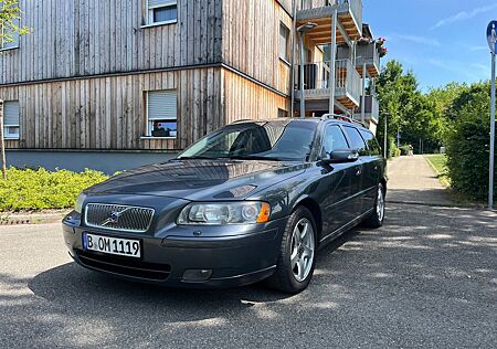 Volvo V70 II 2.4D 163PS, Automatik, Vollleder